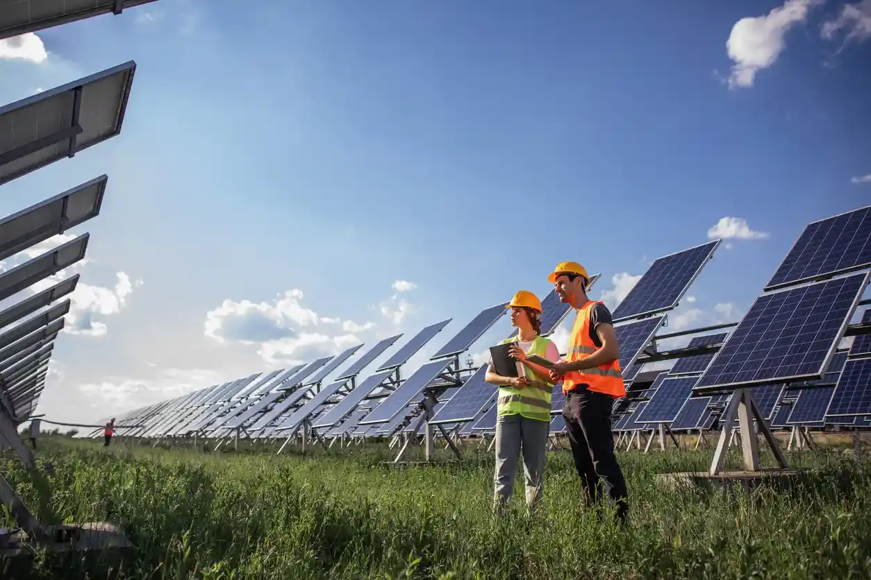 Setor de energia solar deve gerar mais de três milhões e meio de empregos até 2030 no Brasil