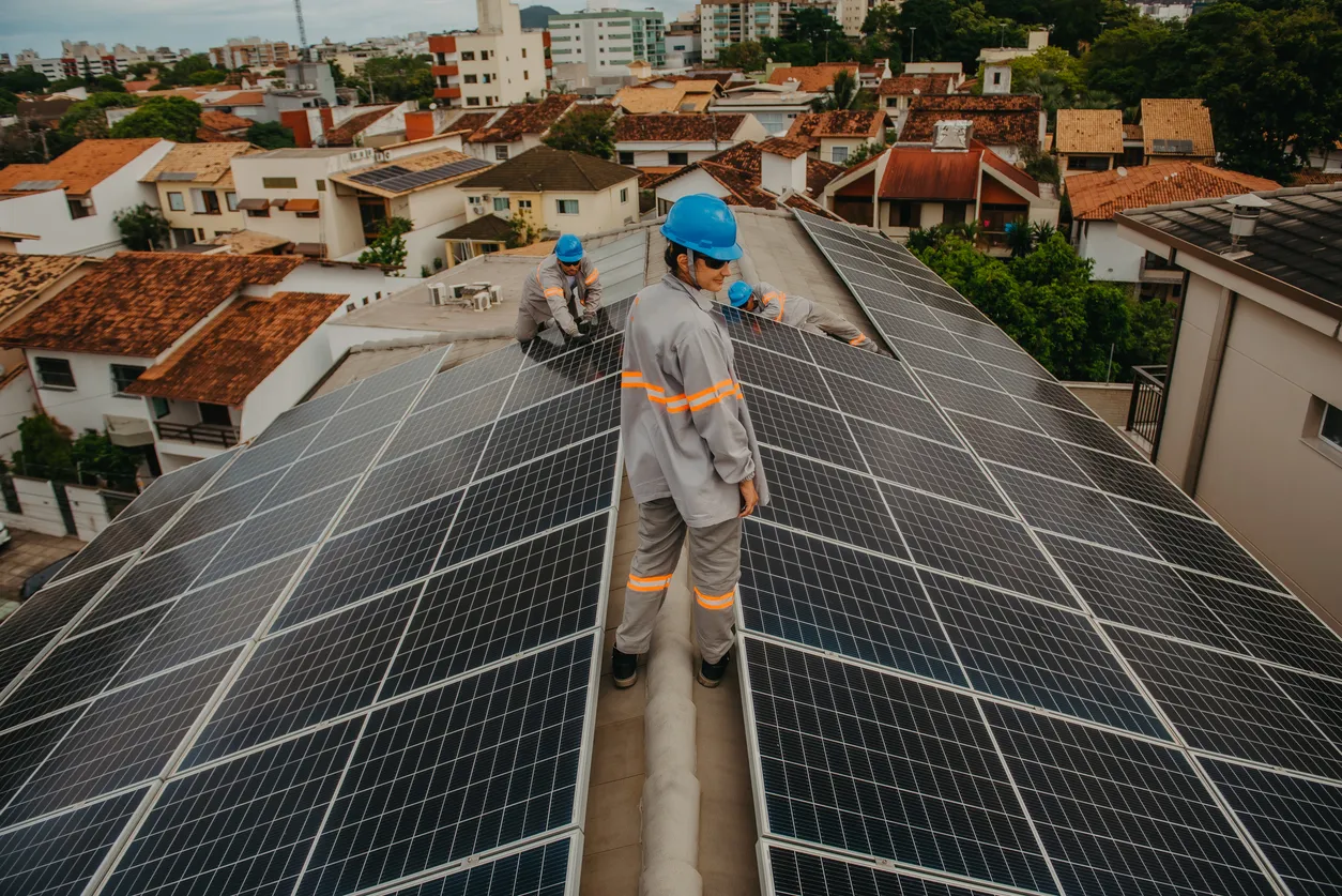 76% dos brasileiros gostariam de adotar sistemas de energia solar em suas casas