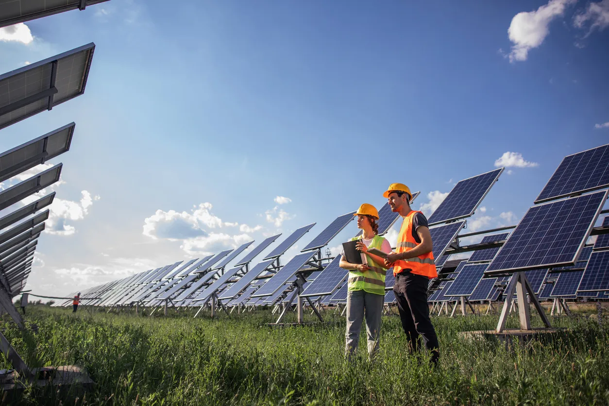 Setor de energia solar deve gerar mais de três milhões e meio de empregos até 2030 no Brasil