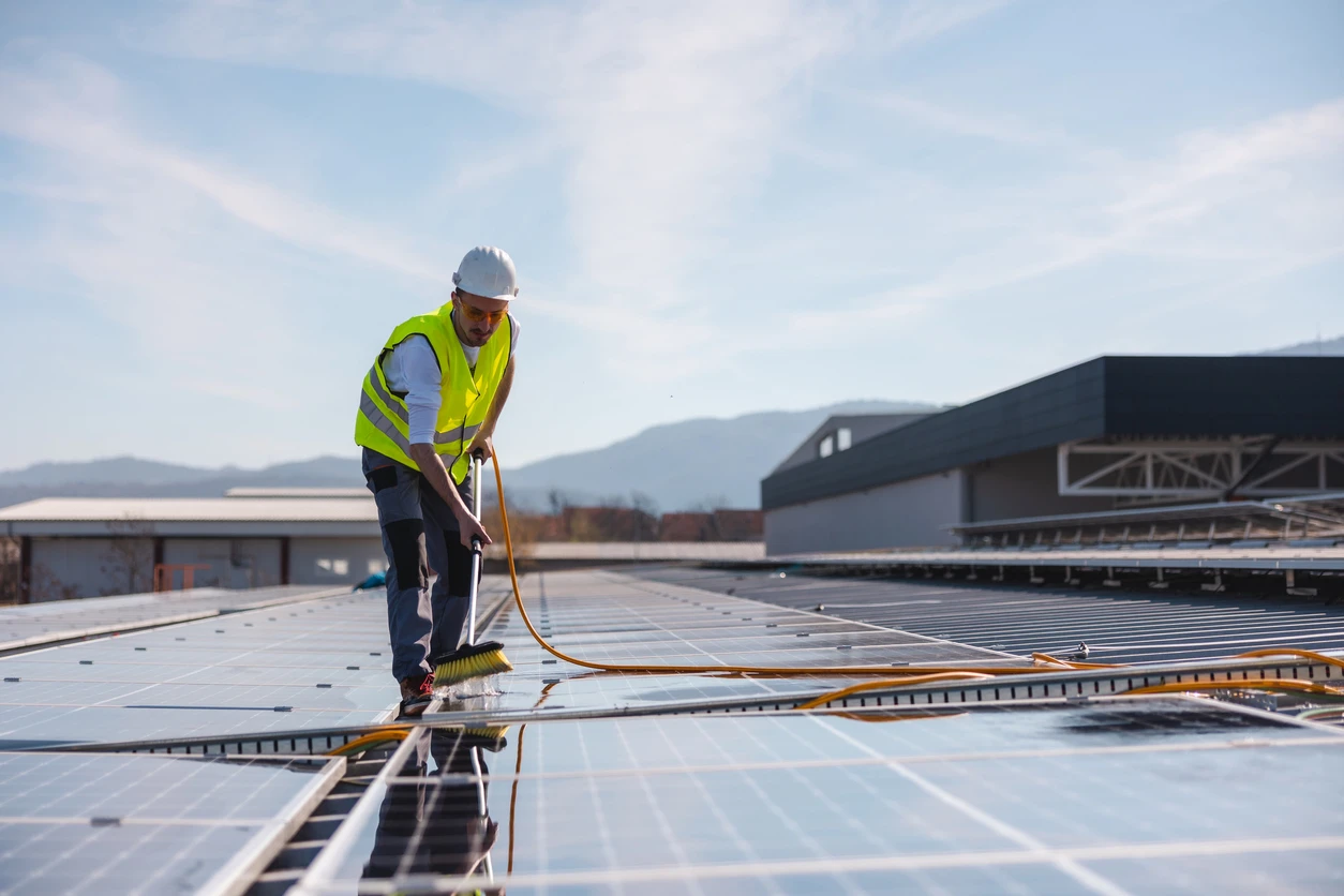 Limpeza de placas solares: guia completo