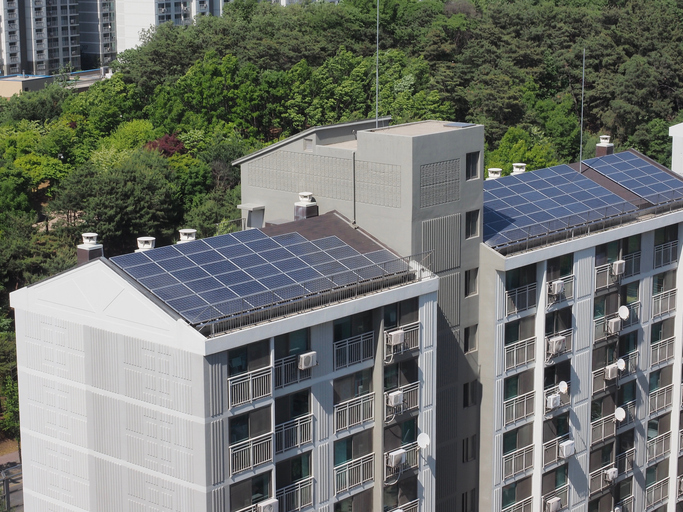 Energia solar em apartamento: é possível, como funciona e benefícios