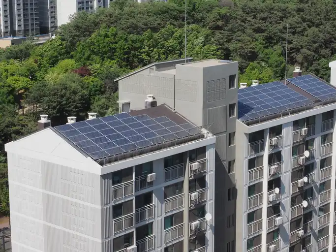 Energia solar em apartamento: é possível, como funciona e benefícios