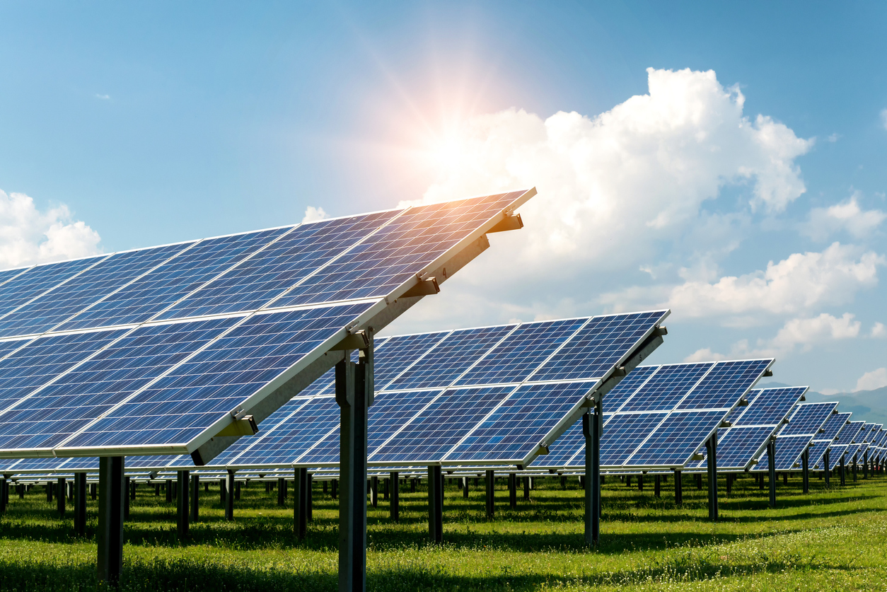 O que é tracker solar? Saiba como funciona e principais vantagens