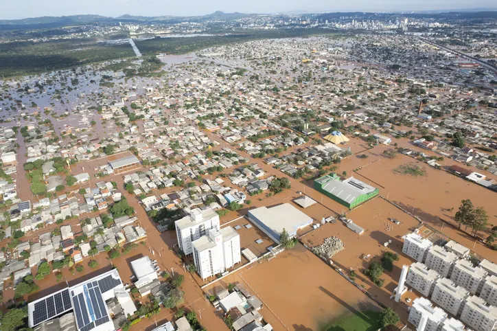 Enchentes, secas e ondas de calor: 77% dos brasileiros já tiveram algum prejuízo causado por eventos climáticos extremos, revela estudo